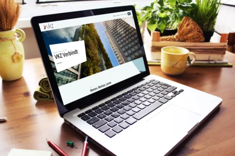 Impressie van homepage VKZ op een scherm.
