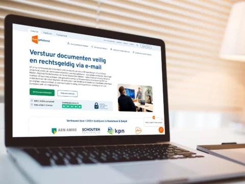 Impressie van homepage Aangetekend Mailen op een scherm.