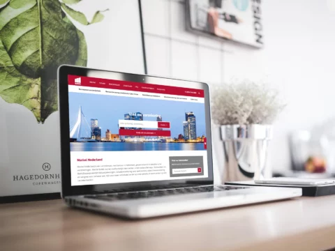 Impressie van homepage Markel Insurance op een scherm.