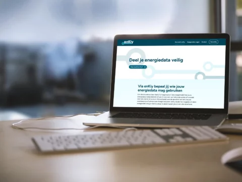 Impressie van homepage enKiy op een scherm.