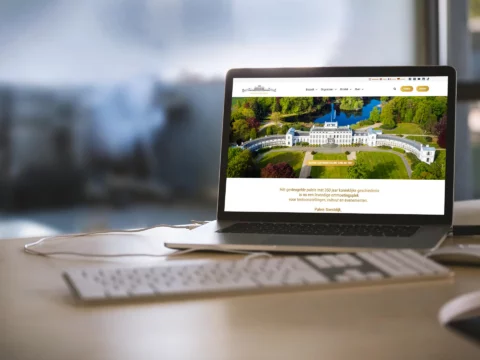 Impressie van homepage Paleis Soestdijk op een scherm.