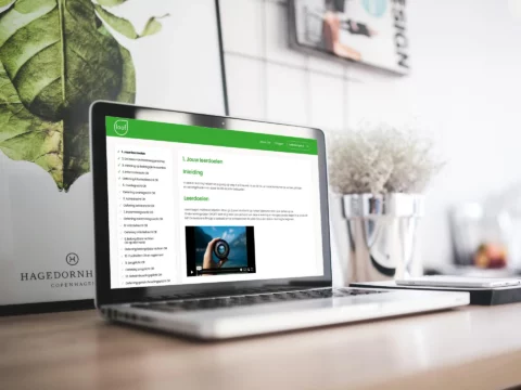 Impressie van homepage Loof e-learning op een scherm.