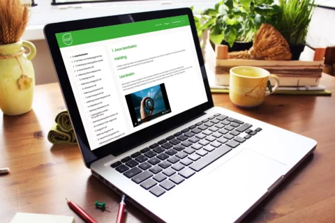 Impressie van homepage Loof e-learning op een scherm.