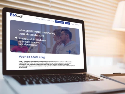 Impressie van homepage EMPACT voor de acute zorg op een scherm.